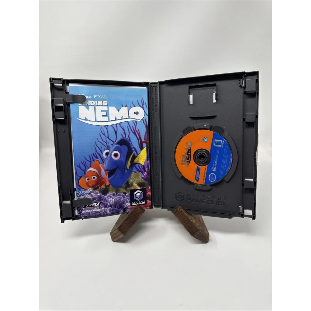 Disney Pixar Finding Nemo (Nintendo GameCube, 2004) Complete CIB Game Tested